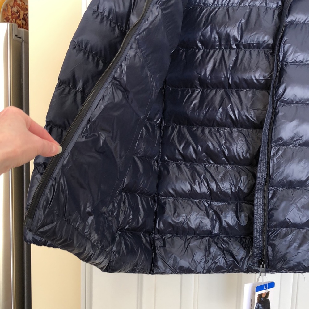 New Women’s 32 Degrees puffer jacket. Size L. Navy color. Soft faux fur in hood. - Picture 9 of 9